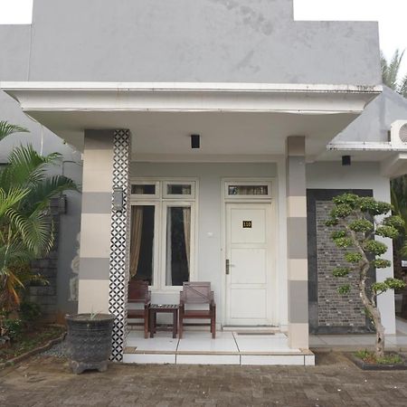 Musdalifah Hotel Sumenep Exterior foto